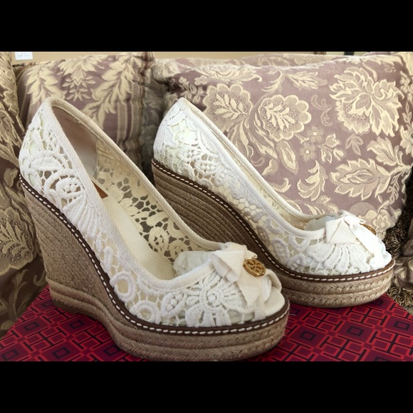 Authentic Tory Burch Lace Wedge - Picture 2 of 5